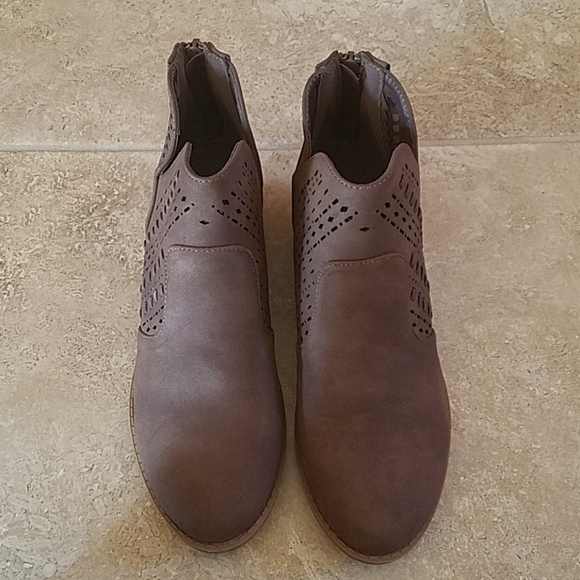 Shoes - Brown V Cutout Braided Ankle Booties Western Boot